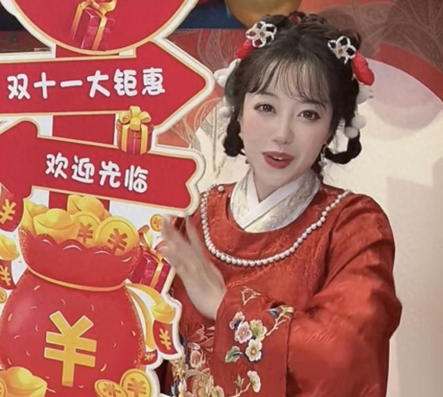 美女话唠掌柜火出圈，设计大胸也能穿的汉服，年销千万