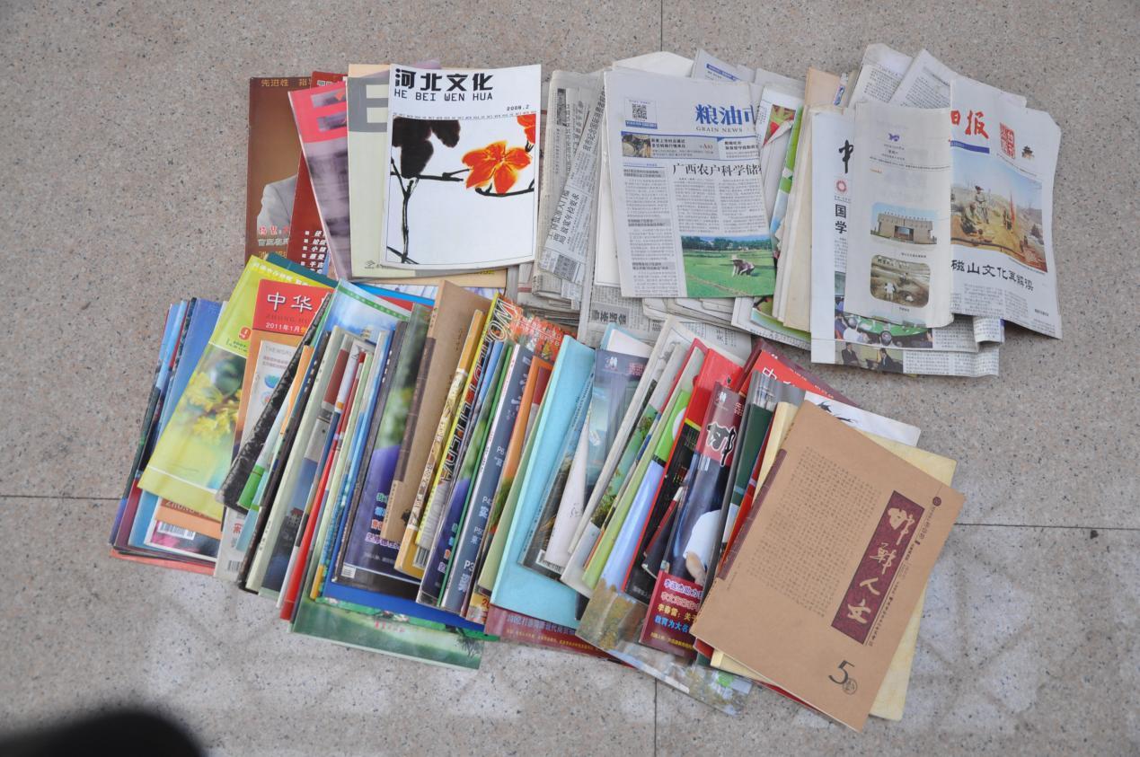 一爱心人士-张海江向武安市图书馆捐赠磁山文化宣传研究文史资料