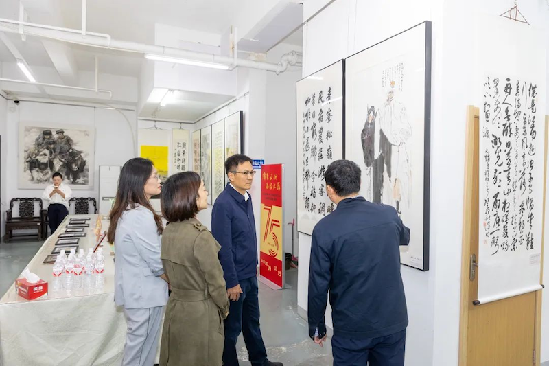 “情系五洲·侨绘江苏”江苏侨界庆祝中华人民共和国成立75周年书画摄影巡展(无锡站)启幕