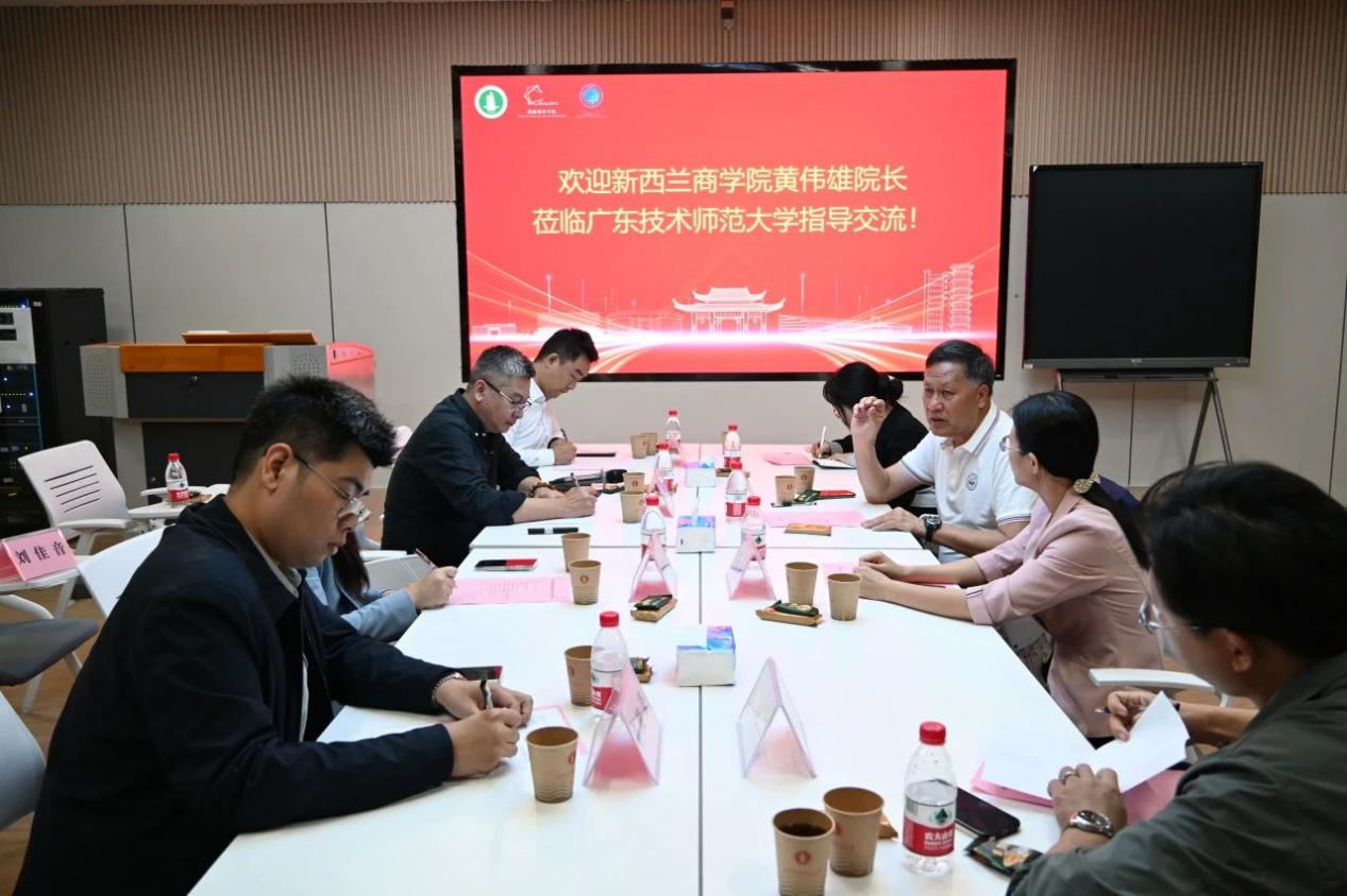 华人之光!黄伟雄执掌新西兰帆船“梦之队”
